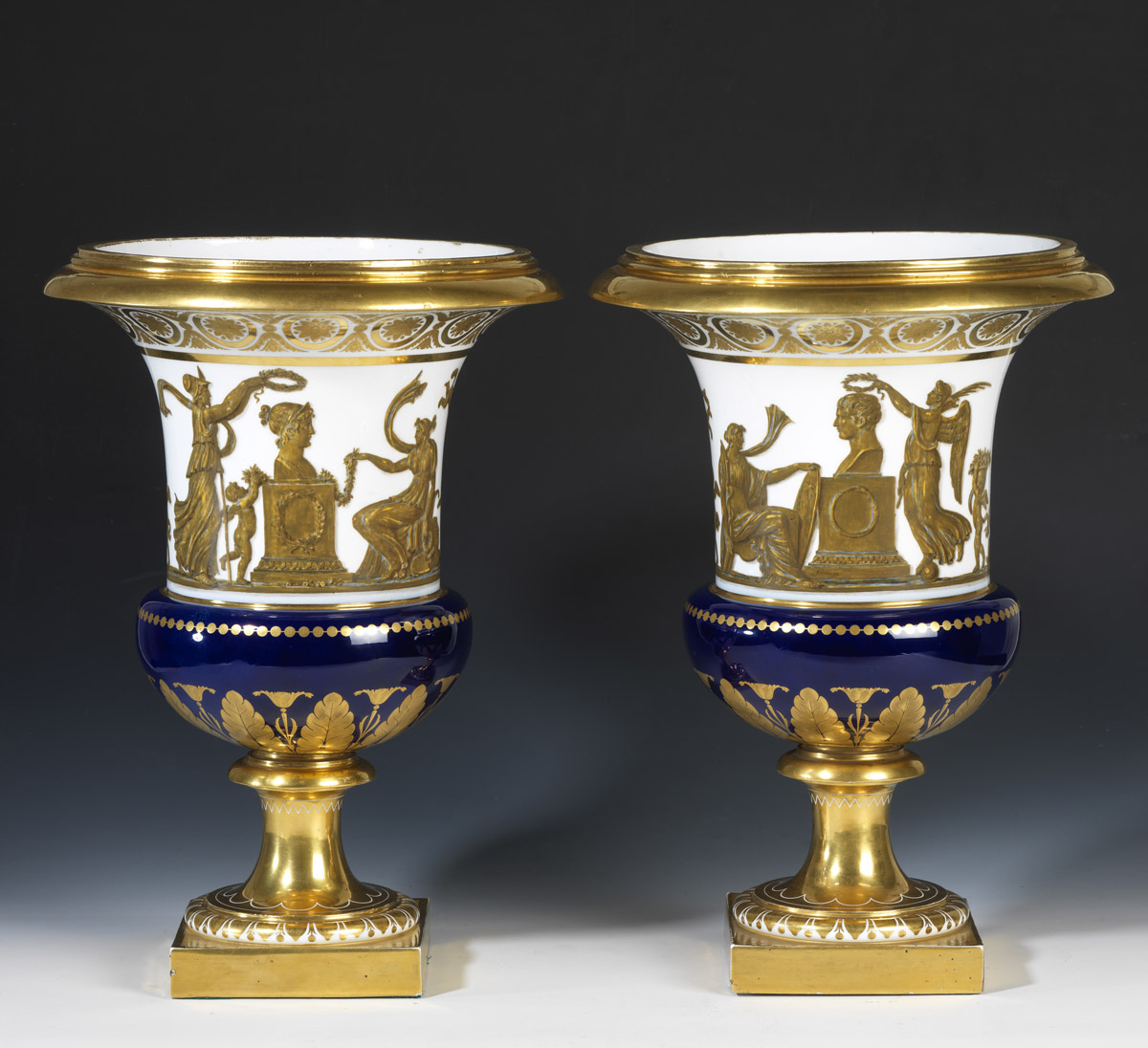 Paire de vases : Le couronnement de l'Empereur et l'Impératrice - Patrimoine Charles-André COLONNA WALEWSKI, en ligne directe de Napoléon