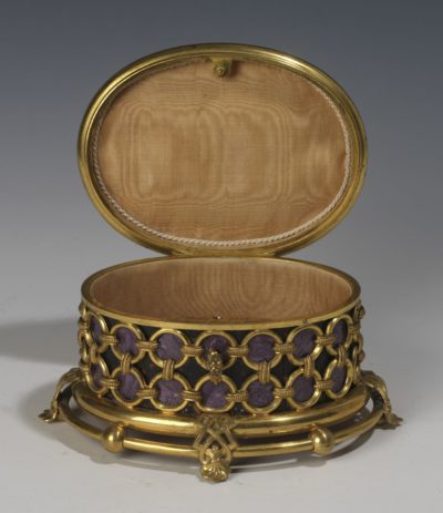 Boite à décor d'anneaux en laiton - Patrimoine Charles-André COLONNA WALEWSKI, en ligne directe de Napoléon