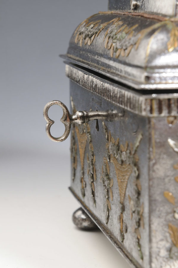 Coffret à bijoux en acier de Toula - Patrimoine Charles-André COLONNA WALEWSKI, en ligne directe de Napoléon